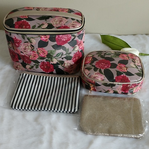 🌺4 PC COSMETIC BAGS BRAND NEW NO TAGS. - Picture 2 of 6